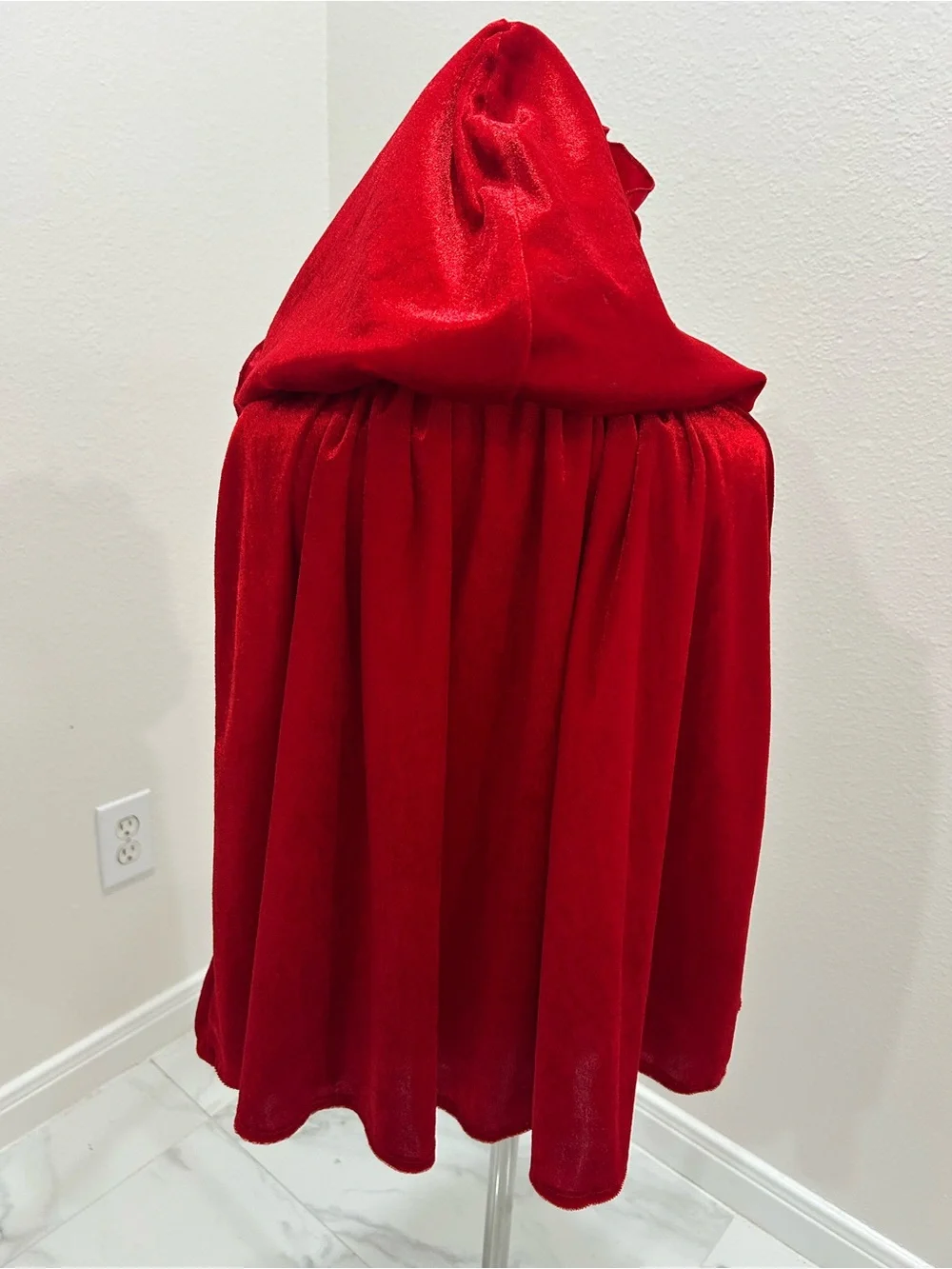 Dream Play Imagine luxurious red